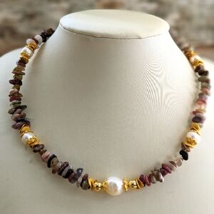 Tourmaline Chips & Freshwater Pearls In Classic Gold Plated Necklace & Earrings